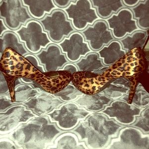 Fioni Leopard print sateen heels
